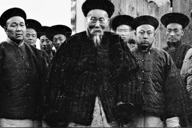 李鸿章的最高官职，相当于今天的什么职务？图片
