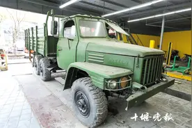 【十堰】"车痴"冯海军收藏老车百余台！这些车辆你一定很少见图片