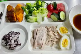 神仙食堂！大学食堂也开减脂餐档口，看到菜单价格，便宜到离谱图片