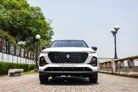 8w落地顶配SUV，油耗低至7L，小保养200元，月薪4千选新宝骏RS3图片
