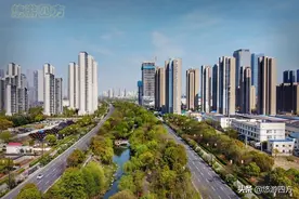 江苏无锡最宽的马路，水乡风情搬到路中央，有人赞叹有人却说浪费图片