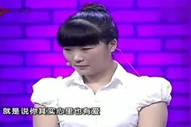 儿子瞒着母亲和妻子离了婚，妈妈上台泪流满面，极力挽留儿媳妇啊图片