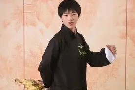 14岁女孩冲上热搜！打败200万人，要成岳云鹏小师妹？一句回应堪称“人间清醒”图片