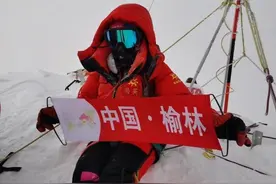 靖边马英成为珠峰重测后登顶第一人图片