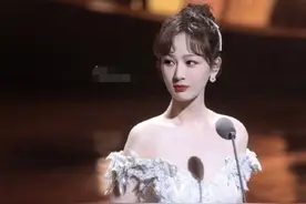 杨紫李现再次同框领奖，90花一举动看出高修养，童颜CP太甜了图片