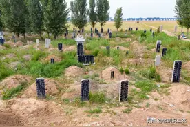 自家坟墓在别家的田地里，别家不让上坟该咋办？没有协议难说清图片