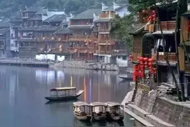 凤凰古城：秀美沱江 钟灵毓秀图片