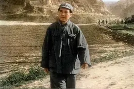 一个战士遗体被草率处理，毛主席不满，写了一篇文章，影响了世界图片