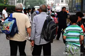 进城帮子女带娃，“老漂族”的安全感从何而来？图片