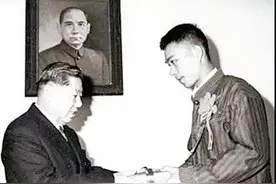 1979年，台军连长渡海“投共”，先求学北大，后任中央首席智囊图片