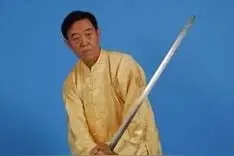 陈正雷老师陈氏太极单剑(图文)教程：第三十式 燕子啄泥图片