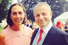 英国亿万富翁之妻游泳时撞上一艘快艇，下半身被卷入螺旋桨里惨死图片