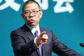 两个中国首富为河南捐款，钟睒睒捐2万箱水，宗庆后捐了24万瓶水图片