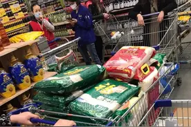 官方鼓励适当囤粮囤菜，切莫恐慌性囤粮，你家囤了吗？图片
