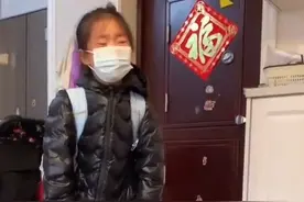 上海一女孩上学太磨蹭，妈妈被折磨2个月开始反击，孩子急到大哭图片
