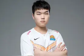 SN上单Bin谈打职业：父亲带他去网吧开黑，他帮父亲打晋级赛图片