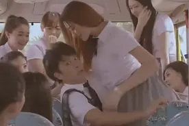 我的学姐太漂亮了，眼睛都看直了，屌丝要逆袭了图片