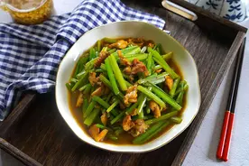 学会这样做芹菜炒肉丝，好吃下饭又美味解馋，一大盘都不够吃图片