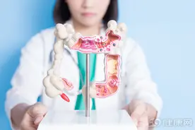 21岁直肠癌患者：每天挂着粪袋生活，真难受！得了肠癌能保肛吗？图片