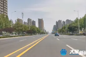 随意掉头、横穿马路……郑州拆除道路护栏三天后，为何有市民忧心忡忡？图片