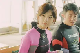 央视主持人王冰冰潜水照曝光，素颜状态依然美丽，更加清纯减龄图片