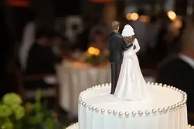 婚礼上司仪临时换人，婚庆公司是否赔偿精神损失？图片