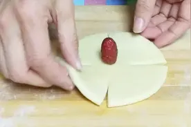 几款花样枣馒头的简单做法，和面不用水加入牛奶更蓬松喧软视频封面