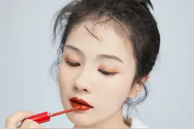 白鹿 红唇性感代言写真图片。图片