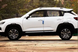 年度不能错过的SUV！颜值已经飞跃，6.99万无对手，爱信6AT很讨喜视频封面