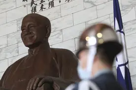 民进党要拆蒋介石铜像，吴斯怀怒喊：台湾的日本神社也拆了图片
