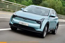 瞄准新能源主流SUV市场 试驾哪吒U纯电动SUV图片
