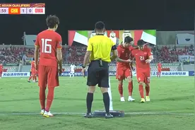 李铁赌气式换人？媒体人：不是你不行，是你的教练觉得你不行图片