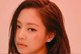 BLACKPINK四姐妹“擦伤妆”好惊艳，眼神撩人，惹人怜惜图片