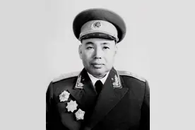 许世友坐牢，他负责看守，做一事，30年后许推荐他为副司令员图片