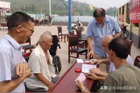 洛阳：子女缴费老人领钱，政府还有补贴金图片