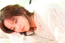 总劝我分手的闺蜜，和我前男友恋爱了|成年人20个假装没事的瞬间图片