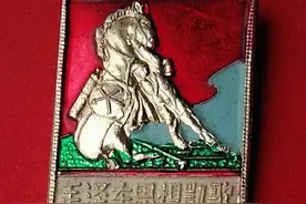 儿时课本里的英雄——舍身拦惊马，壮烈牺牲的欧阳海图片