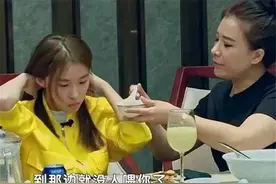当年要妈妈喂饭穿衣的16岁女孩，如今怎么样了？网友：判若两人图片