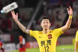徐新加盟山东，吴曦身披申花12号图片