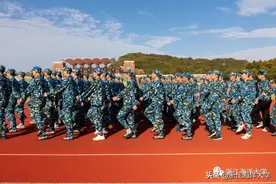 抓住十月尾巴的19级军训，实力教官vs人气学员，快来pick你心动的一方！图片