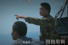 医生抢救从海里打捞上来的男子 竟从腿上取出一枚藏有机密的芯片图片