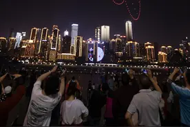 520架无人机组成的建党百年Logo闪耀空中向党表白“我爱你”图片