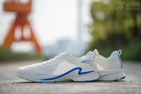 跑鞋｜去年高摘斗轻盈 FLASHLITE 安踏氢跑鞋2.0图片