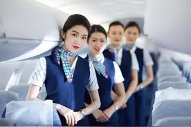 疫情下95后裸辞空姐流下的辛酸泪图片