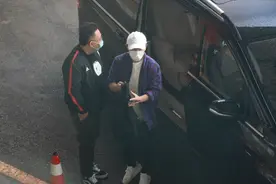 江疏影为啥不走VIP通道？原来明星也会有喊贵的时候图片