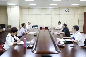 席扬与柳州市领导座谈图片