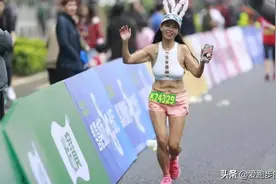 女生看进来：跑马拉松，应该这样穿搭图片