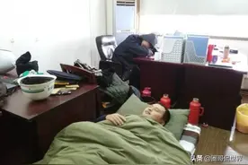 杭漂男孩为省钱，在公司住了三个月 直言：实在交不起房租图片