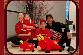 陈小春二儿子正面照曝光！与妈妈应采儿五官超像，大儿子身高暴长图片