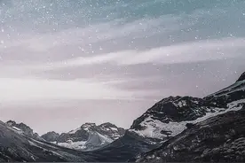 山不向我走来，我便向山走去图片